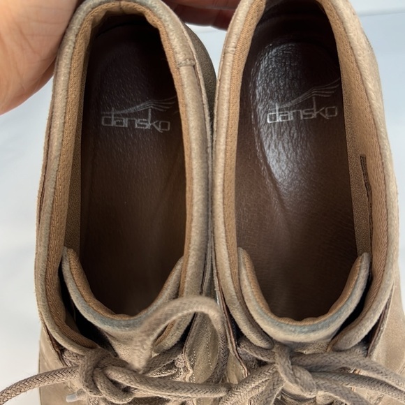 Dansko Ellen bootie size 39 relaxed suede upper in taupe color - Picture 14 of 17